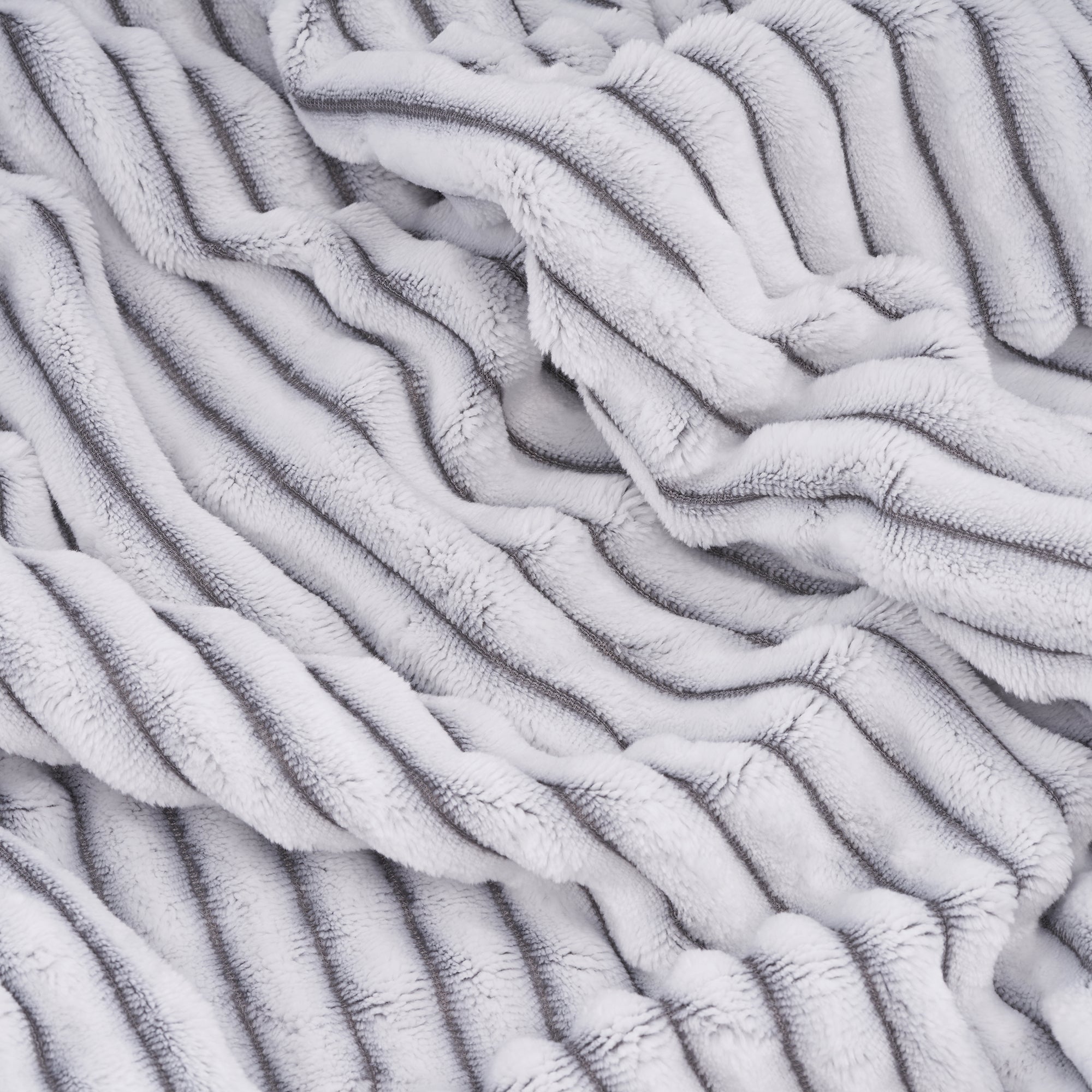 Isselle Easton Faux Fur Throw - Queen